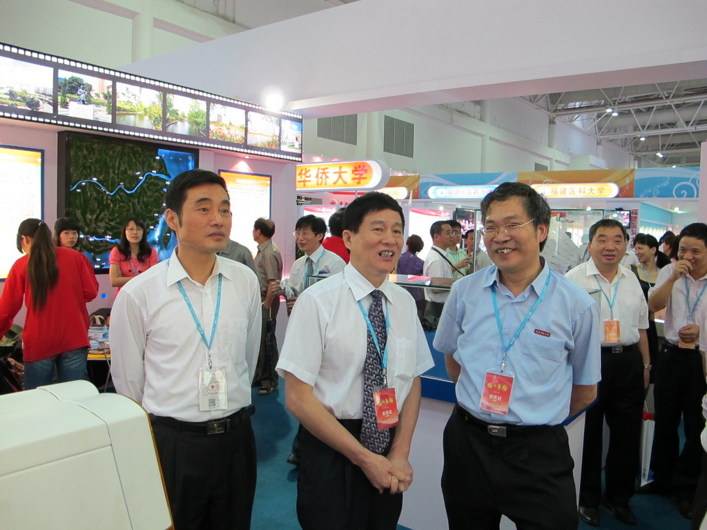 郑传芳书记到韦德（中国）展馆指导